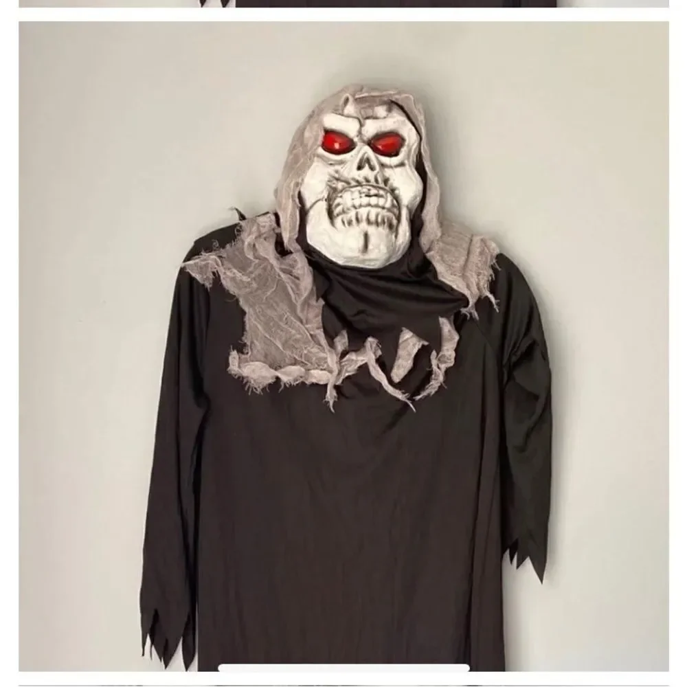Nwt Halloween glowing reaper boys, Halloween costume light up mask size XL 14/16